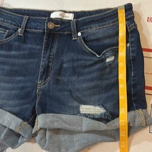 KANCAN SHORTS STRETCHY MATERIAL- sewn in cuffs-